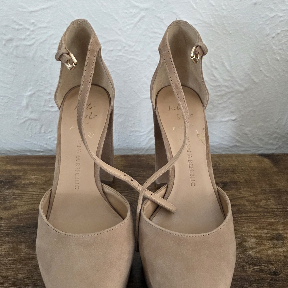Banana Republic Tan Heels